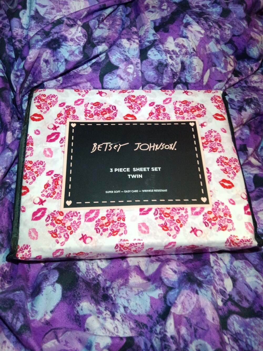Betsey Johnson Twin Sheet Set! Lips Xoxo love Valentine's set! NWT